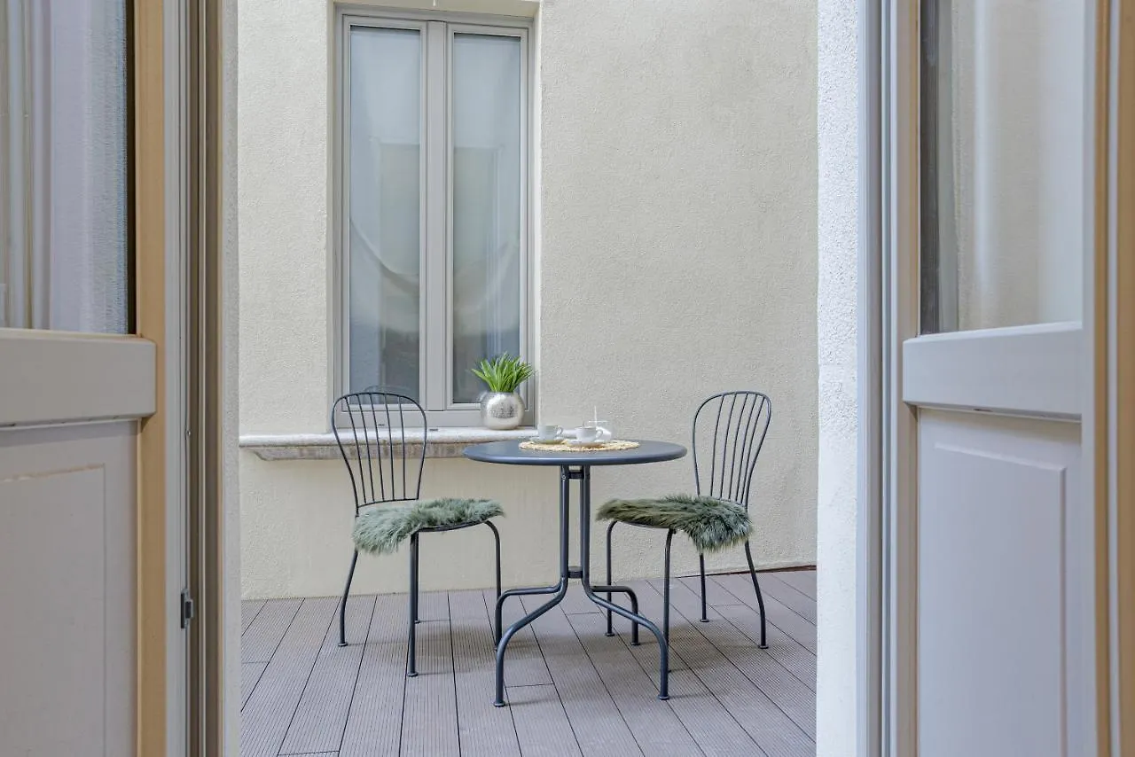 Suite Roma - By Myhomeincomo Itálie